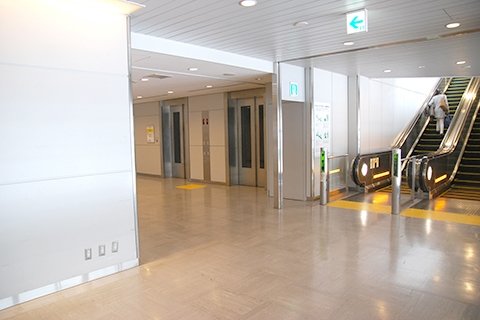 成田国際空港第1ターミナル南ウイング3階エレベーター