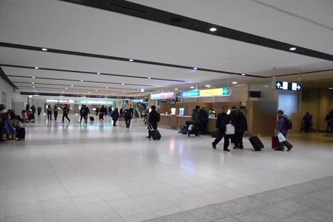 新千歳空港国内線ターミナル到着ロビー（1F）レンタカー受付カウンター