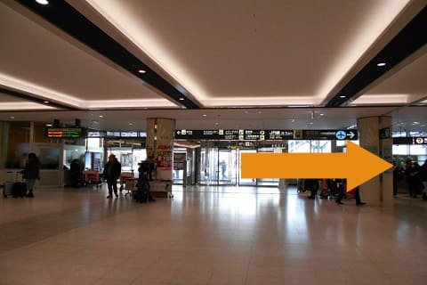 新千歳空港国内線ターミナル到着ロビー（1F）到着口5